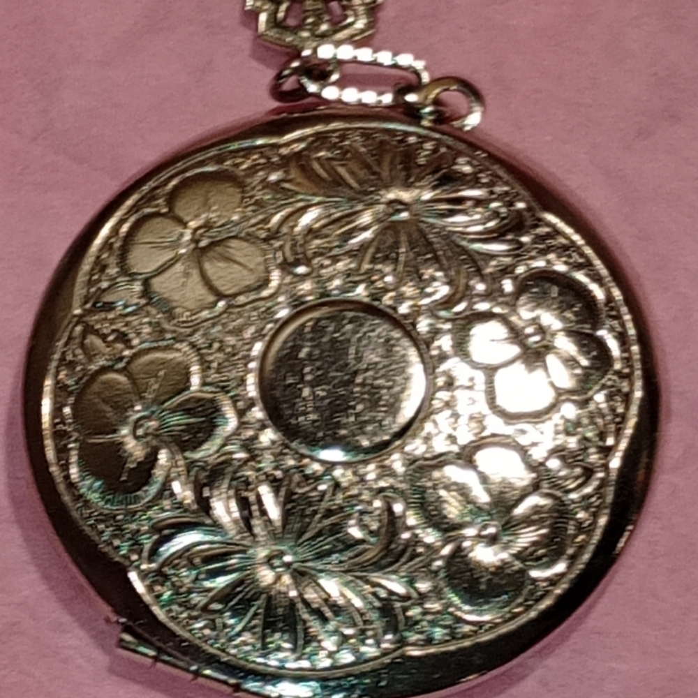 Vintage Silver tone Floral Locket Necklace/Art Nouveau/Victorian Style